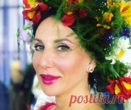 Алика Смехова на отдыхе со старшим сыном: актриса делится красочными фото с Кипра