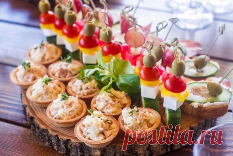 Что приготовить на День рождения - 20 рецептов быстро и вкусно Мы собрали для тебя рецепты самых вкусных и простых блюд, которые можно приготовить на День рождения - салаты, закуски, горячие блюда, десерты и даже напитки!