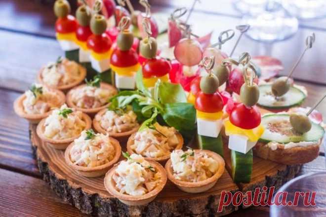 Что приготовить на День рождения - 20 рецептов быстро и вкусно Мы собрали для тебя рецепты самых вкусных и простых блюд, которые можно приготовить на День рождения - салаты, закуски, горячие блюда, десерты и даже напитки!