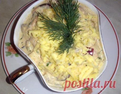 Салат из тунца с яйцами и луком