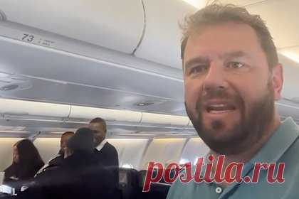 Делегацию президента ЮАР заблокировали в самолете после прибытия в Польшу. Службу безопасности президента ЮАР Сирила Рамафосы вместе с журналистами заблокировали на борту самолета после их прибытия в Польшу — власти страны не разрешили сотрудникам службы безопасности сойти с трапа. Утверждается, что это «внесло сумятицу в оперативные планы полиции и Сил национальной обороны ЮАР».