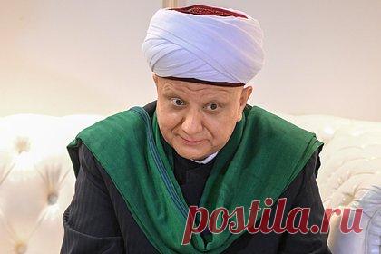 Российский муфтий нашел в школьном учебнике картинки с жарящими людей татарами. Глава Духовного собрания мусульман России муфтий Альбир Крганов рассказал о школьном учебнике, в котором были картинки с татарами, жарящими людей. Об этом сообщает Telegram-канал Daily Storm. По его мнению, подобное может вести к событиям, вроде погромов которые произошли в аэропорту Махачкалы.