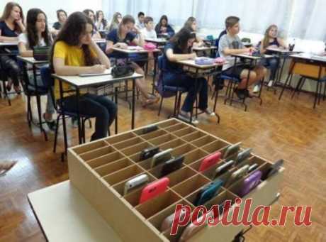 В школах Литвы - правильное решение. И у нас надо давно такое сделать.