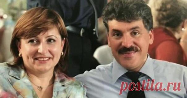 Клубничный король Грудинин хочет лишить бывшую жену статуса инвалида из-за денег Павел Грудинин, миллиардер и совсем не филантроп, уже который месяц пытается лишить жену статуса инвалида, для чего подает несчетное количество исков в разные инстанции. Грудинин просто мечатет о том, чтобы жена, с которой он делил кров и кровать, осталась на бобах, ведь после развода ей по закону полагались 2/3 части имущества. О том, что у Ирины Грудининой уже есть вторая группа инвалидности, и ей и так…