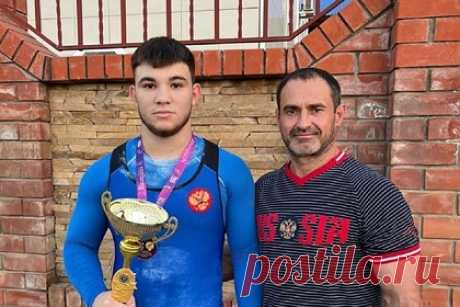 Тяжелоатлет из Арктики установил пять рекордов России. Тяжелоатлет из Арктики Руслан Хабиров установил пять рекордов России подряд. Также Хабиров завоевал золотую медаль на финале ХI спартакиады учащихся России, которая прошла с 26 по 31 августа в поселке Сукко около Анапы. В них приняли участие более 170 спортсменов из 43 регионов.