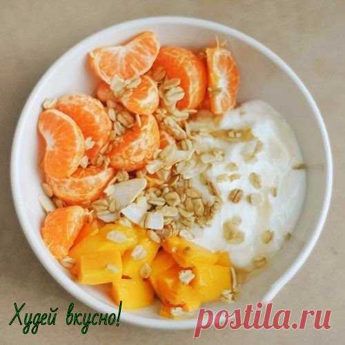 Схема питания для тех, кто хочет похудеть 
Обязательно сохрани себе! 
Как только проснулись - выпиваем стакан теплой воды натощак. У кого нет проблем с желудком, добавляйте сок половинки лимона, так даже лучше. 
 ЗАВТРАК (8-9 часов утра) 
Через 20 минут после стакана воды. Во время еды пить нельзя, запивать еду нельзя, только за 20 минут ДО и через час ПОСЛЕ 
Каша овсяная, приготовленная на воде (сваренная), с измельченными грецкими орехами (3 ореха или 6 половинок), ...