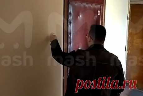 К актеру Панину пришли с обысками из-за его поста о теракте на Крымском мосту. Сотрудники правоохранительных органов пришли с обысками в квартиру актера Алексея Панина, ставшего фигурантом уголовного дела из-за радостного поста о теракте на Крымском мосту. Следственные действия в рамках расследования должны были пройти по месту регистрации артиста, однако оказалось, что квартира больше не его.