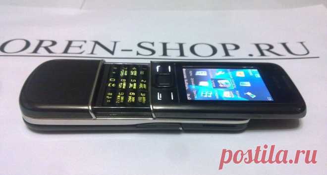 Презентабельный, Nokia 8800 Sapphire Arte, черный стальной корпус с кожаными вставками порадует ценителей изящных и стильных штучек. Это сборная модель, т.е. внутри корпуса телефона Nokia 8800 Sapphire Arte установлена материнская плата от Nokia 6600 Slide. Отличий от оригинальной Нокии 8800 по интерфейсу (меню), установленным приложениям, меню СМС, записной книжке, календарю, настройкам и т.д. практически нет. При постукивании по нему, на экране появляются часы. Памяти в телефоне 2 Гб. Жми.