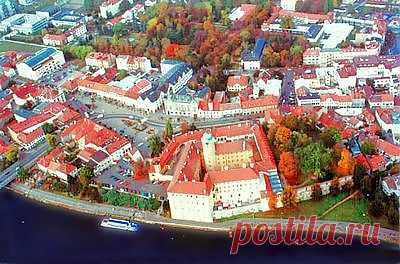 Чехия и Прага - достопримечательности - Part 7. © История чешского городка Подебрады, что находится на берегу реки Эльба, уходит в доисторические времена. Когда-то, через эту местность, поросшую густым лесом.., проходил торговый путь из Праги в Восточную Чехию и дальше, в Силезию и Польшу. Там, где торговый путь пересекал речку Эльбу, возникло древнее поселение, на основе которого и вырос современный Подебрады.