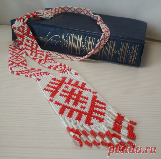 Гердан (гайтан) уникальное, оригинальное универсальное шейное женское украшение. Красавицы носят его и с традиционным костюмом, и с современным платьем. Гердан выполнен из чешского бисера в технике бисерного ткачества.. Это необычное украшение из бисера. Ткачество — одна из основных техник бисероплетения,может быть станочным и ручным — имитирующим станочное ткачество. Свои герданы я делаю не на станке, как большинство любительниц бисера: мне станочное ткачество кажется довольно жестким. Люблю, к