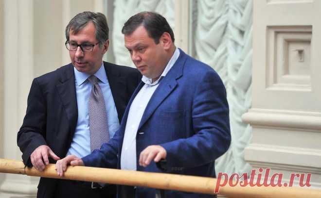 Как может пройти сделка по выходу Фридмана и Авена из Альфа-банка. РБК разбирался, как может быть организована продажа долей Михаила Фридмана и Петра Авена в Альфа-банке, поможет ли сделка снятию с них санкций и смогут ли бизнесмены получить оплату за свои пакеты