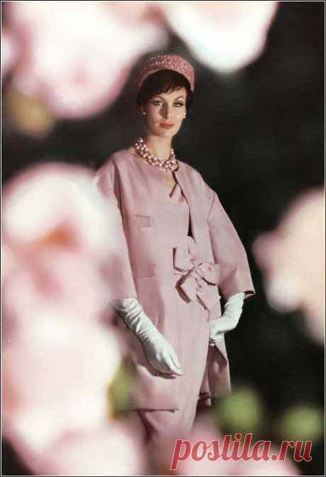 Jennifer Hocking in pink two-piece silk dress with rosette… | Flickr
