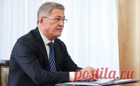 Глава Башкирии призвал протестующих не маскироваться под «мирных чабанов». В ситуации с протестами в башкирском городе Баймак после суда над Фаилем Алсыновым (Алчиновым) есть и вина властей, которые не смогли объяснить местным жителям, «кем именно являются экоактивисты», заявил глава Башкирии Радий Хабиров в своем телеграм-канале.