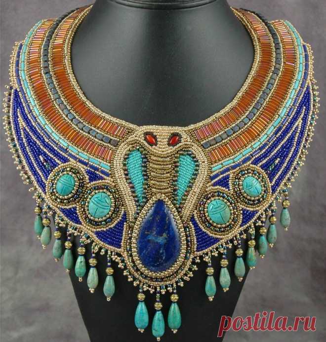 Египетские оплечья из камней и бисера.