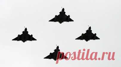 Истребители Mirage ВВС Франции нарисовали в небе над Чёрным морем трезубец. Истребители Mirage 2000 французских ВВС пролетели в небе над Чёрным морем, нарисовав трезубец. Читать далее