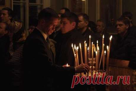 Сам человек себя не отмолит. Больше мы должны молиться за других, а они, другие, будут молиться за нас. В этом союзе любви мы и спасемся. 
Протоиерей Андрей Ткачев.