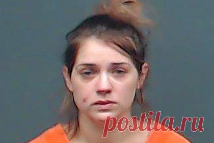 Женщина убила беременную подругу и вырезала из ее тела нерожденного ребенка. В США вынесен смертный приговор жительнице штата Техас, которая убила беременную подругу и вырезала у нее из утробы нерожденного ребенка. 29-летнюю Тейлор Рене Паркер приговорили за убийство, произошедшее 9 октября 2020 года. Женщина насмерть забила молотком 21-летнюю Риган Хэнкок.