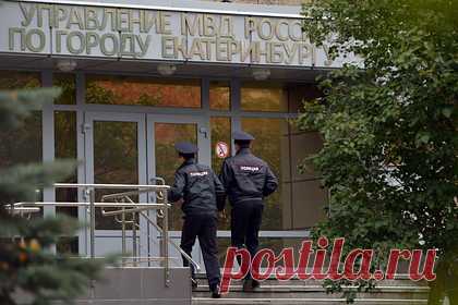 Россиянин до смерти избил жену, вывез тело в лес и заявил в полицию о ее пропаже. Житель Ревды в Свердловской области Андрей Стариков до смерти избил жену из-за измены. Утром, обнаружив ее мертвой, он вывез тело в лес, и заявил в полицию о пропаже супруги. Он даже участвовал в ее поисках вместе с волонтерами. На суде он объяснил убийство также тем, что жена потеряла работу и начала пить.