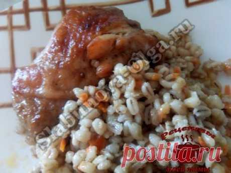 Перловая каша с курицей в духовке Дорогие читатели! Очень люблю готовить вторые блюда в духовке , подготовил все ингредиенты, на противень и в духовочку, а сам занимайся другими делами. Перловая каша с курицей в духовке, это, как раз такое блюдо. Легко готовится, очень аппетитное и вкусное. Готовим вместе. ИНГРЕДИЕНТЫ: 2 стакана перловки, 300-350 г 1-1,2 кг курицы 1 морковь 2 головки …