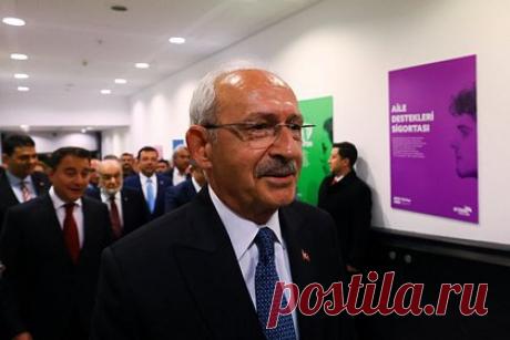 Число голосов за соперника Эрдогана на выборах выросло. Число голосов за соперника действующего президента Турции Реджепа Тайипа Эрдогана, оппозиционера Кемаля Кылычдароглу на выборах главы государства выросло до 45 процентов, обработаны 99,9 процента бюллетеней. Для победы в первом туре кандидат должен получить 50 процентов + один голос.