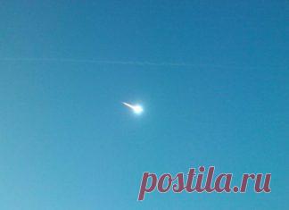 В небе над США взорвался метеорит Взрыв метеорита создал массивную ударную волну и громоподобный гул, когда он пронесся над юго-западом Миссури. Американское метеоритное общество получило