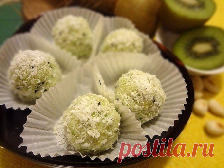 Сладкие шарики с киви и орехами

Конфеты могут быть не только вкусными, но и очень полезными — как эти! Которые вы можете с легкостью приготовить самостоятельно.