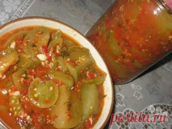 Зеленые помидоры в аджике