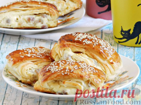 Рецепт: Слойки с творогом и изюмом на RussianFood.com