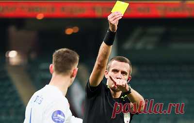 В "Оренбурге" объяснили недовольство решением арбитра в матче с "Локомотивом". В компенсированное ко второму тайму время красную карточку получил главный тренер "Оренбурга" Ильдар Ахметзянов