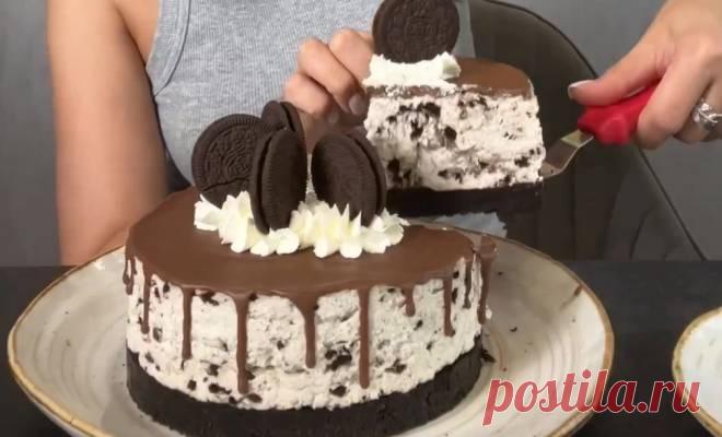 Чизкейк «ОРЕО» без выпечки простой рецепт пошаговый Как вкусно сделать Чизкейк «ОРЕО» без выпечки простой рецепт пошаговый в домашних условиях быстро. Сочетание шоколадного печенья Орео и пышного суфле из нежного творожного сыра это просто 🔥 Этот десерт не оставит никого равнодушными 100 % Шоколадная песочная основа (из печенья орео предварительно