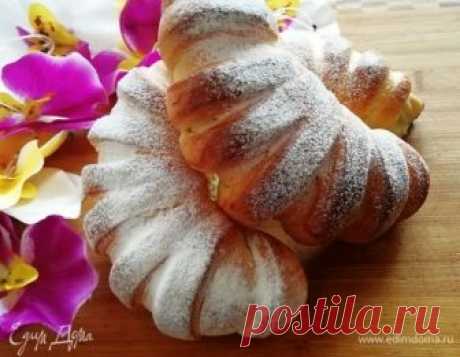 Рогалики с заварным кремом и черникой. Ингредиенты: мука, сливочное масло, вода Нежные, ароматные, тающие во рту булочки. Понравилось тесто, которое я делала впервые. Булочки получаются слоеные, начинка как бы проникает внутрь каждого слоя, обвалакивая его.