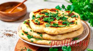15 рецептов вкусных домашних лепешек на сковороде и в духовке, которые сможет приготовить каждый — читать на Gastronom.ru Домашние лепешки способны заметно разнообразить повседневный обед. Пышные дрожжевые, тонкие хрустящие, с начинкой и без — рецептов на любой вкус предостаточно. В этой подборке расскажем, как приготовить лепешки на сковороде или в духовке, как правиль - статья на кулинарном сайте Gastronom.ru
