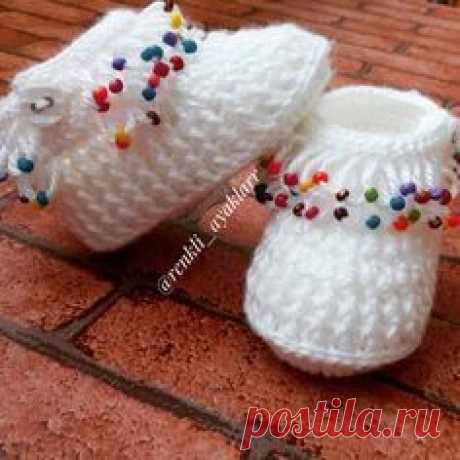 Boncuklu Püsküllü Patik
