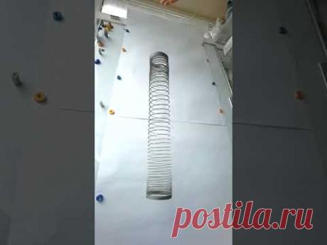 🌑 Невероятный эффект антигравитации Anti-gravity Slinky effect Slow Motion #Shorts Игорь Белецкий