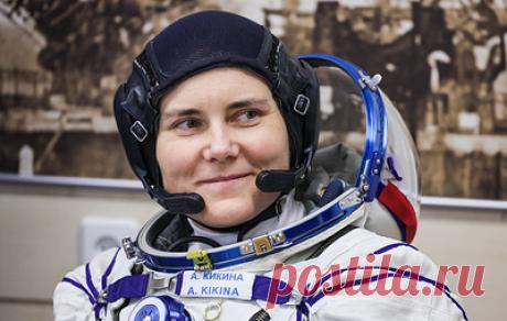 Космонавт Кикина: на МКС нужно "танцевать". Для этого на станции используют специальные резинки на поверхностях, с помощью которых можно отталкиваться от стен и задавать телу вращение, отметила член основного экипажа 75-й миссии