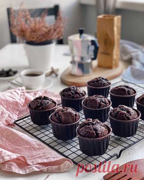РЕЦЕПТ ОЧЕНЬ ШОКОЛАДНЫХ МАФФИНОВ от Дарьи @tishina.kitchen 

Не забудьте поставить , чтобы чаще видеть наши полезные посты в ленте)

 Ингредиенты на 12 штук

Шоколад Sicao 70% -100 г
Сливочное масло - 100 г
Яйца - 2 шт
Сахар -180 г
Мука - 220 г
Какао алкализованное - 30 г
Разрыхлитель - 10 г
Молоко - 150 г
Масло растительное - 50 г
Соль -1/3 ч. л.

1. Сливочное масло и шоколад растопить в микроволновке или на водяной бане. Отложить.
2. Яйца взбить с сахаром, солью, доба...