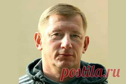 Российский тренер назвал плюсы в отстранении от международных стартов. Тренер сборной России по биатлону Юрий Каминский назвал плюсы в отстранении команды от международных стартов. «Поменялась стратегия подготовки. Стало больше возможностей для экспериментов и просмотра молодежи», — поделился Каминский. Он добавил, что сейчас главная цель спортсменов – Олимпиада-2026.