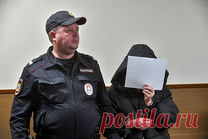 Зюзинская маньячка, «банда амазонок» и Старушка потрошительница: самые знаменитые преступницы в истории СССР и России. Преображенский суд Москвы арестовал 47-летнюю Юлию Логинову — мать 15 детей, заподозренную в торговле людьми. История Логиновой уже стала резонансной — в случае, если следствие докажет ее вину, она может встать в один ряд с самыми знаменитыми преступницами СССР и России. Их истории вспомнила «Лента.ру».