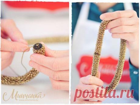 Ожерелье: вязаный шнур с бисером