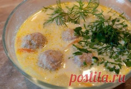 Сливочный суп с фрикадельками 

Ингредиенты: 
-картофель- 3-4 шт 
-300 г мясного фарша (у меня в этот раз был фарш из индейки) 
-репчатый лук — 1 шт 
-морковь — 1 шт 
-сливки — 1 стакан 
-растительное масло для жарки 
-зелень, соль, черный перец по вкусу 

Приготовление: 
Особых пропорций при приготовлении нет, смотрела по супу, чтобы не получился слишком жидкий. 

Картофель очистила, вымыла и порезала мелко. 

Налила примерно полтора-два литра воды и поставила картофель в...