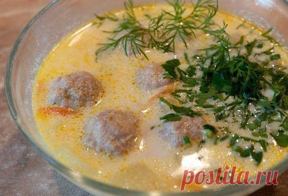 Сливочный суп с фрикадельками 

Ингредиенты: 
-картофель- 3-4 шт 
-300 г мясного фарша (у меня в этот раз был фарш из индейки) 
-репчатый лук — 1 шт 
-морковь — 1 шт 
-сливки — 1 стакан 
-растительное масло для жарки 
-зелень, соль, черный перец по вкусу 

Приготовление: 
Особых пропорций при приготовлении нет, смотрела по супу, чтобы не получился слишком жидкий. 

Картофель очистила, вымыла и порезала мелко. 

Налила примерно полтора-два литра воды и поставила картофель в...