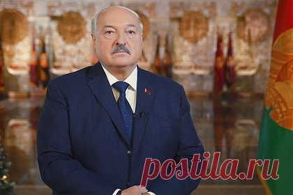 Лукашенко подписал закон о гарантиях для уходящего президента. Президент Белоруссии Александр Лукашенко подписал закон о поправках, которые включают в себя такие гарантии для уходящего президента, как неприкосновенность для главы государства и его семьи, а также выделение государственной недвижимости с охраной. Также документ установил требования к избранию президентом.