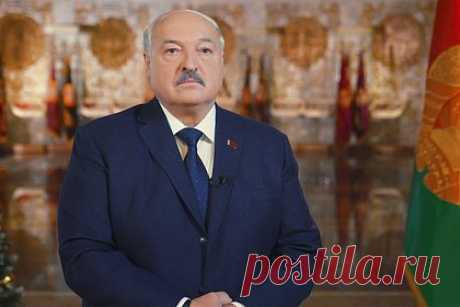 Лукашенко подписал закон о гарантиях для уходящего президента. Президент Белоруссии Александр Лукашенко подписал закон о поправках, которые включают в себя такие гарантии для уходящего президента, как неприкосновенность для главы государства и его семьи, а также выделение государственной недвижимости с охраной. Также документ установил требования к избранию президентом.