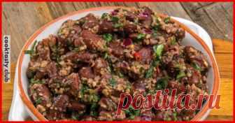 Самые вкусные грузинские блюда с грецким орехом Ни одна грузинская хозяйка не обходится на кухне без грецкого ореха. Он является такой же полноценной приправой, как соль, например, поскольку в приготовлении грузинских блюд этот косточковый плод используется постоянно. 1.Сациви Ингредиенты: Курица или индейка, весом не меньше 2-х килограммов Очищенные грецкие орехи – 0,5 килограмма 7 зубчиков чеснока 3 ложки острой аджики 2 чайные ложки …