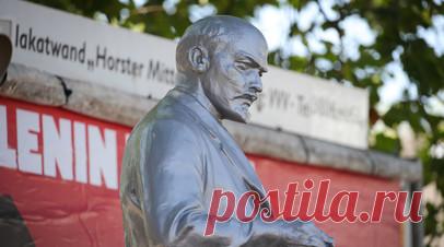 Политолог прокомментировал призывы в ФРГ переименовать улицы с советскими названиями. Старший научный сотрудник Института международных исследований МГИМО Артём Соколов прокомментировал призывы в Германии переименовать улицы с советскими названиями. Читать далее