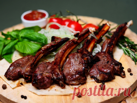 Как приготовить вкуснейший чалагач? 

Если вы любите мясо, то наверняка уважаете и шашлык. Но обычный шашлык – это как-то банально, хотя и очень вкусно. Более аппетитным и необычным блюдом станет «Чалагач». А что же это такое? И как это…