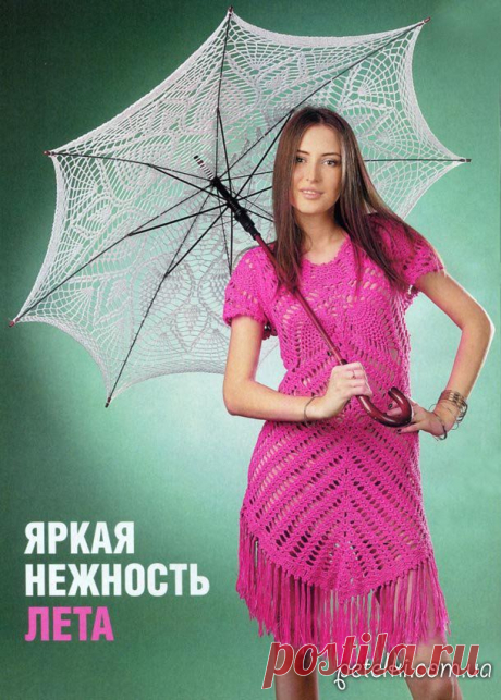 Ажурное платье цвета фуксии крючком и ананасовый зонт. Описание, схемы