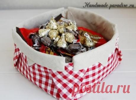 Маленькая корзинка из ткани в технике оригами Маленькая корзинка из ткани в технике оригами Корзинка или вазочка из ткани шьется очень легко, в чем вы сейчас сможете убедиться сами, просмотрев мастер-класс в фотографиях. Здесь и&nbsp;шить-то особо нечего, разве что &mdash; квадрат из основной, подкладочной ткани и флизелина. Сшитый и...