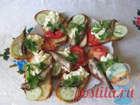 Как приготовить гренки со шпротами и огурцом вкусно! Рецепт вкусной праздничной закуски - гренки со шпротами и огурцом. Простая в приготовлении закуска порадует гостей. Как сделать гренки со шпротами.