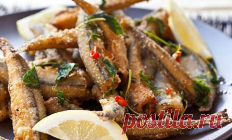 ЛУЧШЕЕ ЗА НЕДЕЛЮ Како бы вкусной не была мойва, но обычно ее жарка всегда сопровождается большим количеством чада, гари и запаха. Но знающие люди придумали технику приготовления этой рыбы, которая не сопровождается всеми вышеперичисленными недостатками. Они чуть изменили принцип жарки, но без - 13 марта - 43051997511 - Медиаплатформа МирТесен